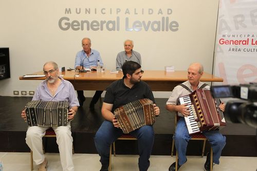 SAL Y TAMARINDOS, Ricardo Martinelli presentó su nuevo libro SAL Y TAMARINDOS, Ricardo Martinelli presentó su nuevo libro